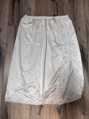 Vintage Ivory Lace Trim Half Slip 26” Waist Elastic Satin Nylon Blend Size Mediu